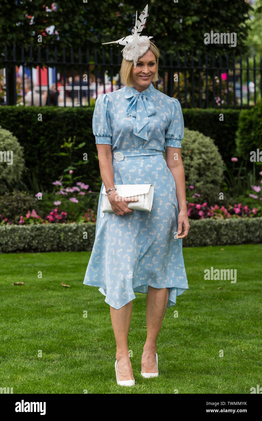 Fashion on ladies day royal ascot hi-res stock photography and images ...