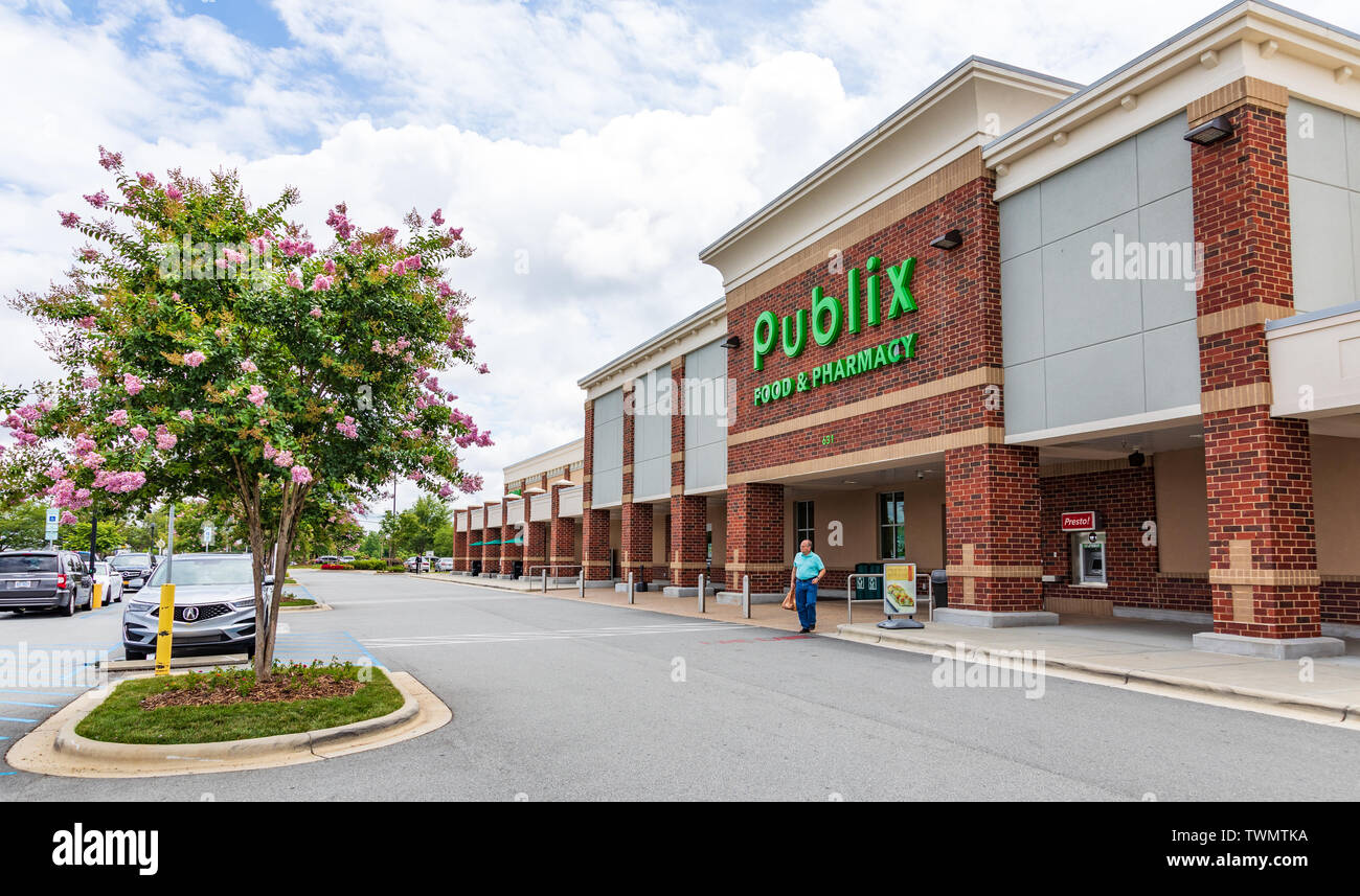 MOORESVILLE, NC, USA-JUNE 19, 2019: Publix Food & Pharmacy building and  parking lot. Stock Photo