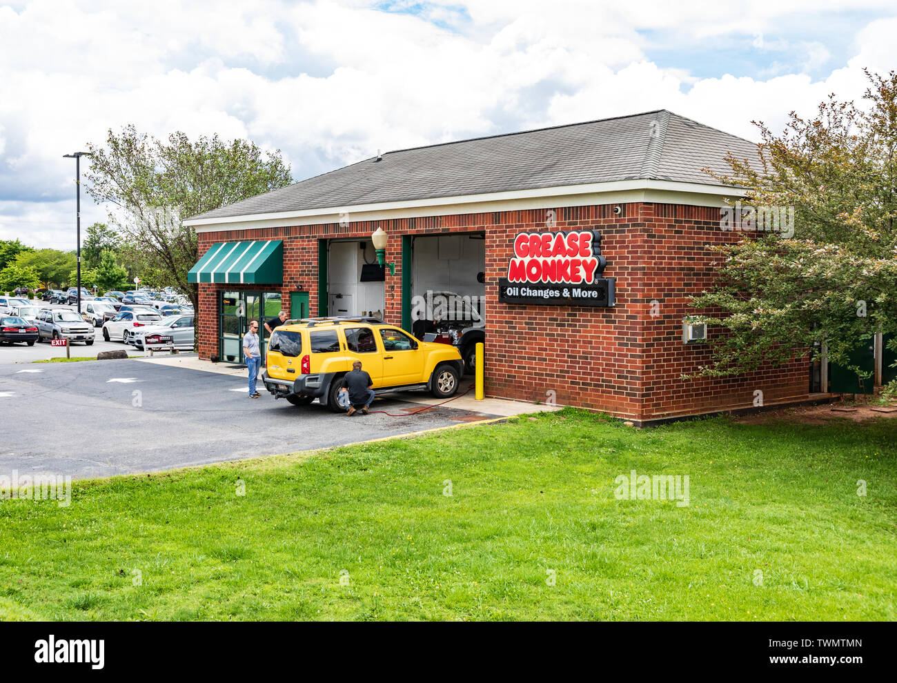Grease monkey hires stock photography and images Alamy