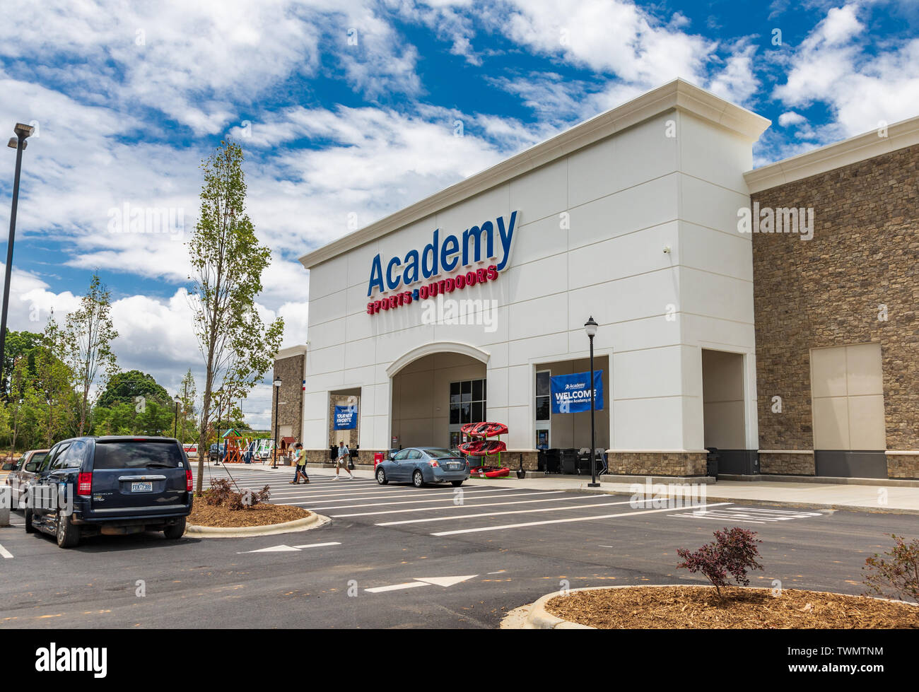 MOORESVILLE, NC, USA-JUNE 19, 2019: A newly opened Academy Sports retail  store Stock Photo - Alamy