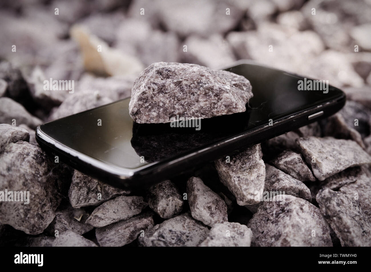 Unbreakable glass hi-res stock photography and images - Alamy - Granite Texture Cell Phone Consuming Tiny Bedroom