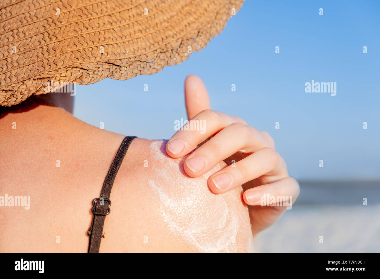 Suntan cream hires stock photography and images Alamy