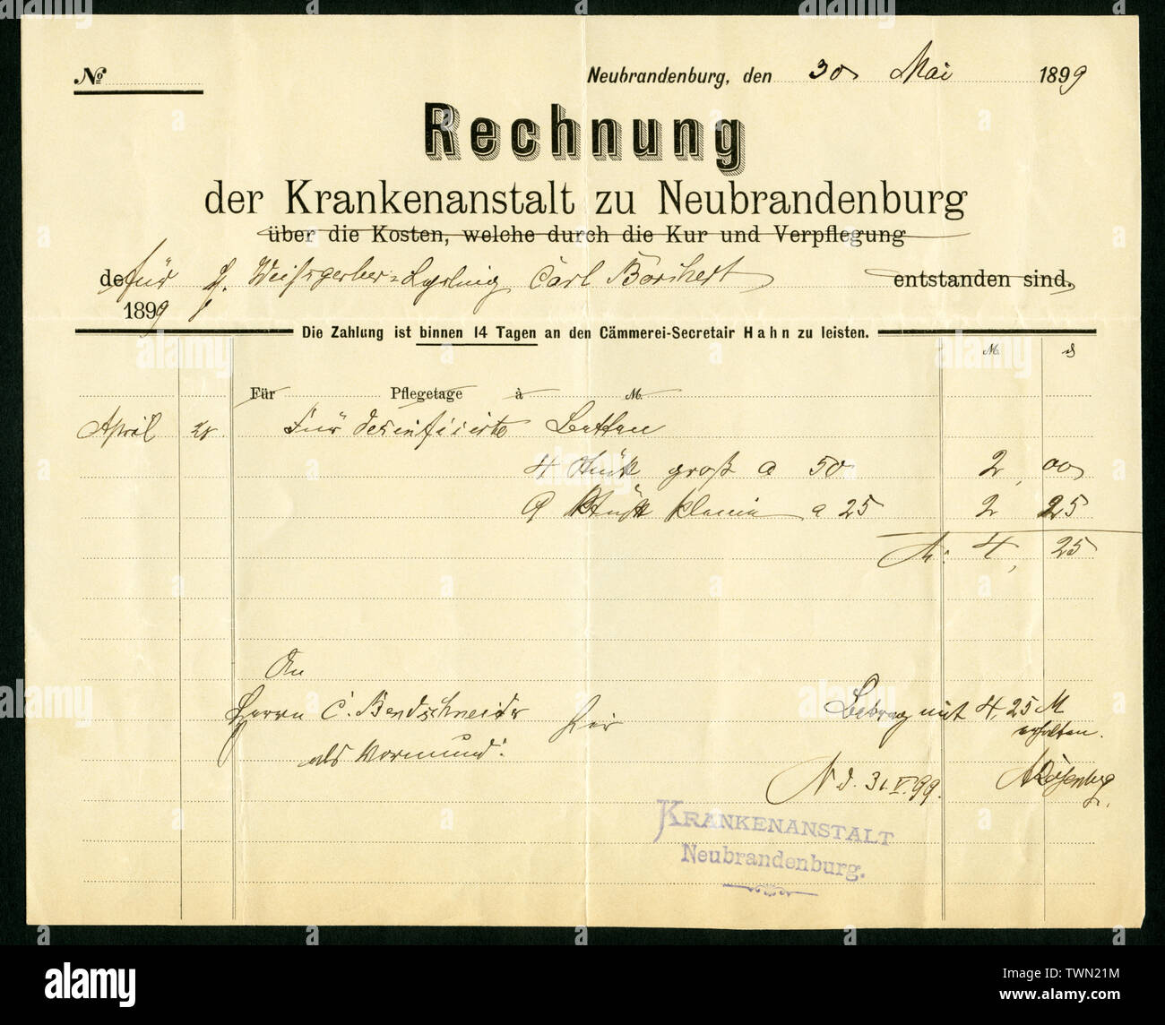 Europa, Deutschland, Mecklenburg-Vorpommern, Neubrandenburg, Rechnung der Krankenanstalt zu Neubrandenburg, vom 30. Mai 1899 . /  Europe, Germany, Mec Stock Photo