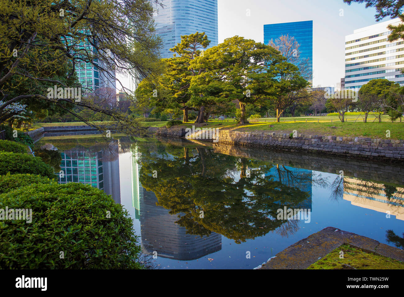 Hamarikyu Gardens In Tokyo Contrast Of Urban Skyscrapers And Nature Hama Rikyu Garden Stock Photo Alamy