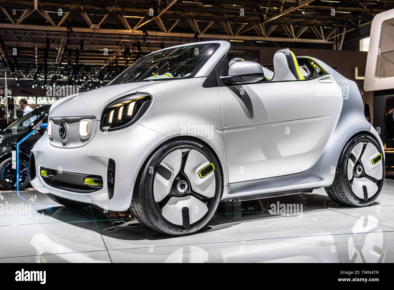 Louis Vuitton Smart car  Smart car, Louis vuitton, Smart fortwo