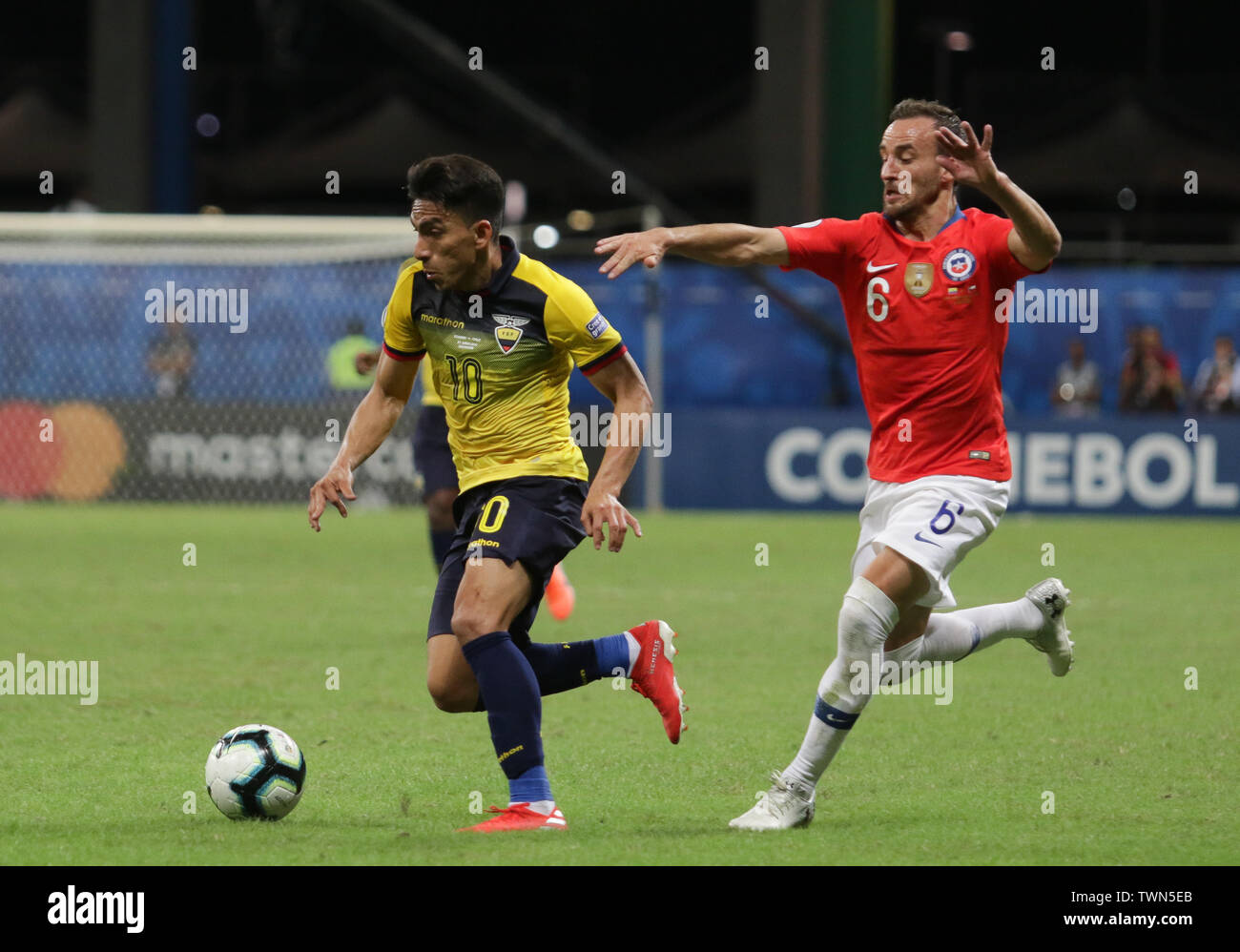 Salvador, Brazil. 21st June, 2019. Angel Mena and Fuenzalida, during a match between Ecuador and Chile, valid for the 2019 Copa America group stage, held this Friday (21) at the Fonte Nova Arena in Salvador, Bahia, Brazil. Credit: Tiago Caldas/FotoArena/Alamy Live News Stock Photo