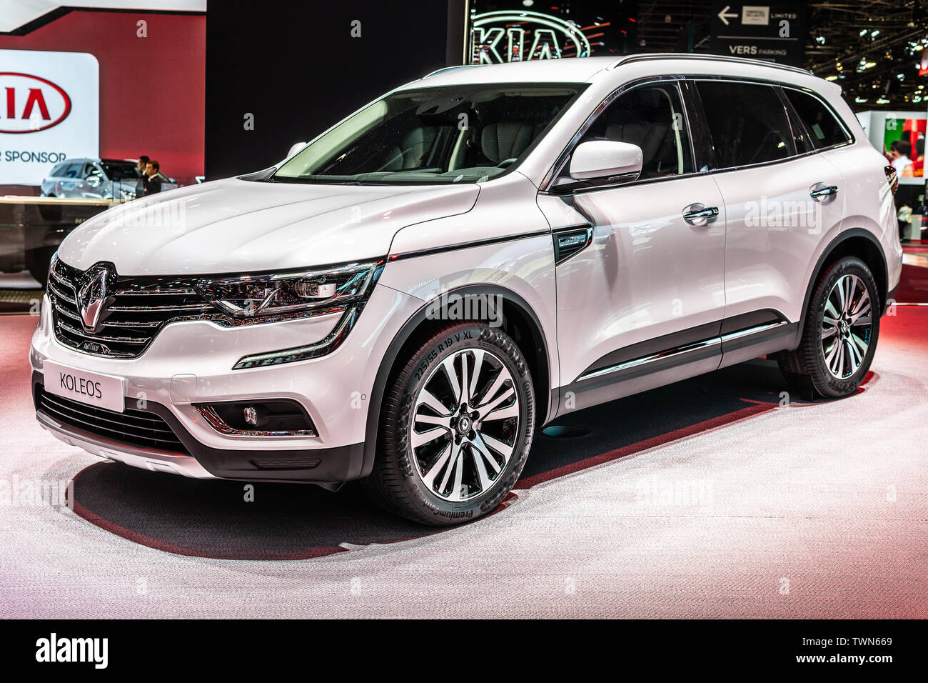 Paris, France, Oct 2018: metallic white Renault Koleos II at Mondial Paris  Motor Show, 2nd gen compact crossover SUV produced by Renault Stock Photo -  Alamy