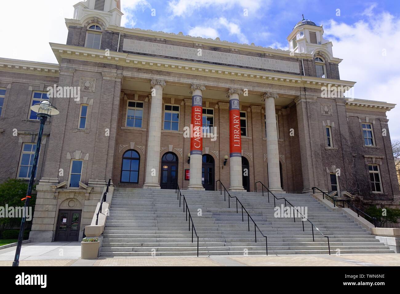 Carnegie Library, the general library of Syracuse University, located at the edge of the quad Stock Photo