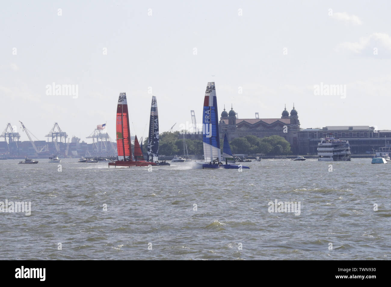 New York, NY, USA. 21st June, 2019. Hudson River, New York, USA, June 21, 2019 - SailGP teams sail their race during racing day 1 of the SailGP event today in New York.Photo: Luiz Rampelotto/EuropaNewswire.PHOTO CREDIT MANDATORY. Credit: Luiz Rampelotto/ZUMA Wire/Alamy Live News Stock Photo