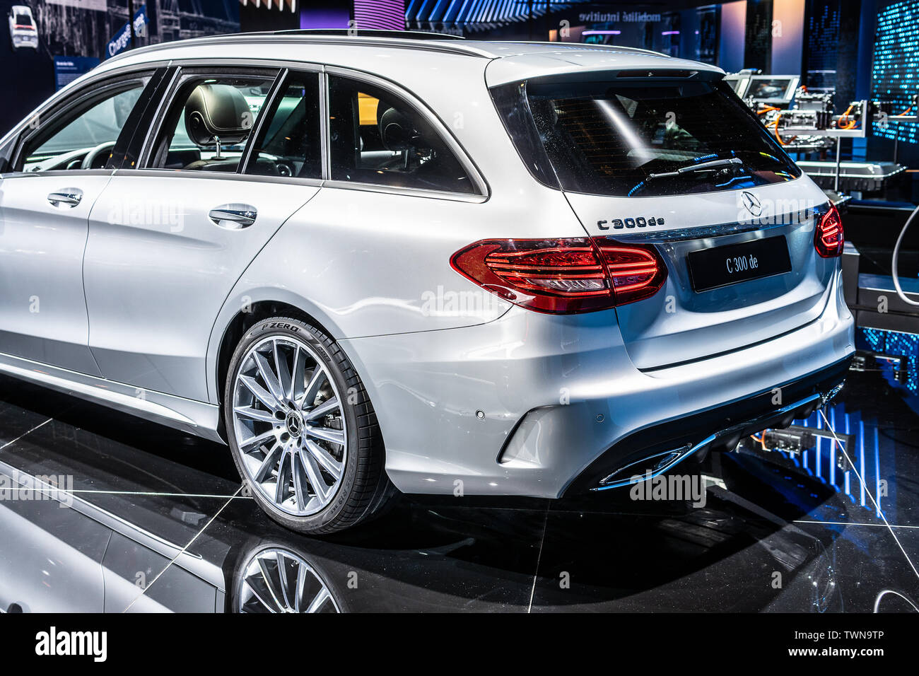 Mercedes Estate High Resolution Stock Photography and Images - Alamy