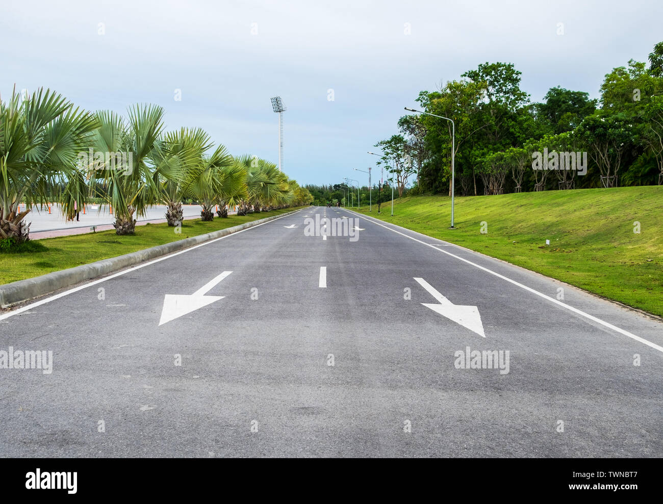 White line road marking hi-res stock photography and images - Page 23 -  Alamy