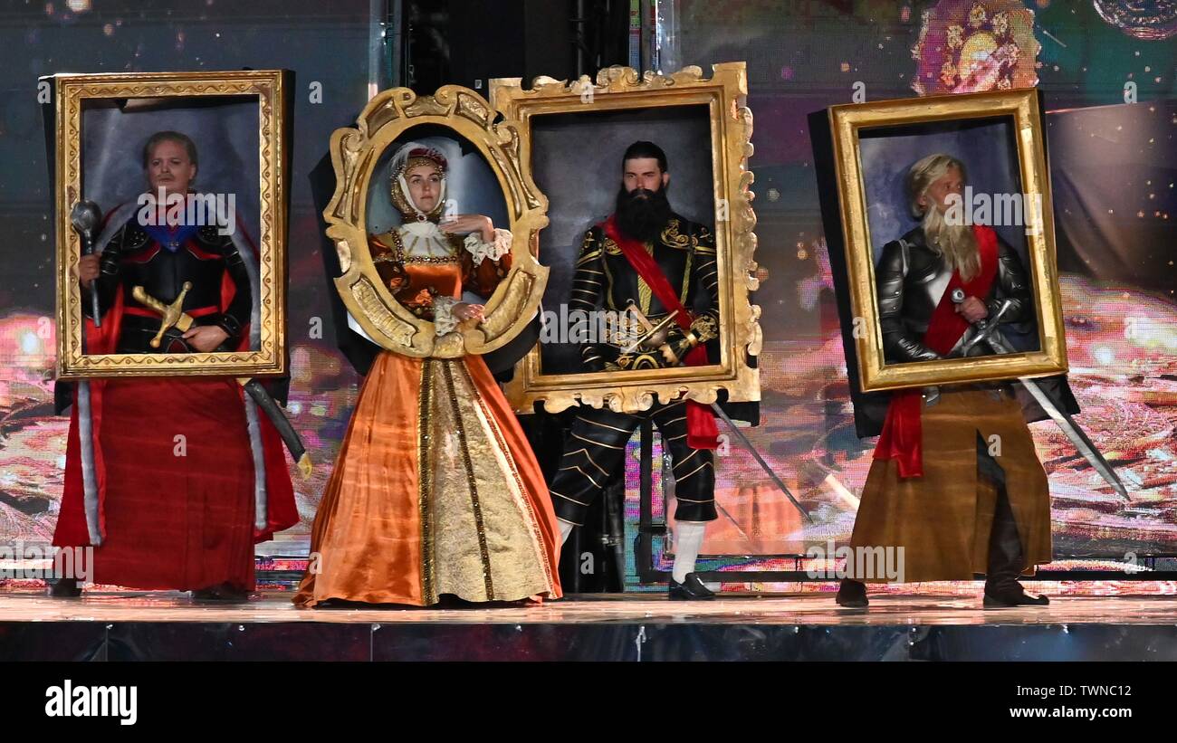 Minsk, Belarus. 21st June, 2019. Dancers in picture frames. Opening Ceremony of the 2nd european games at Minsk2019. Minsk, Belarus. 21st June, 2019. Credit: Sport In Pictures/Alamy Live News Stock Photo