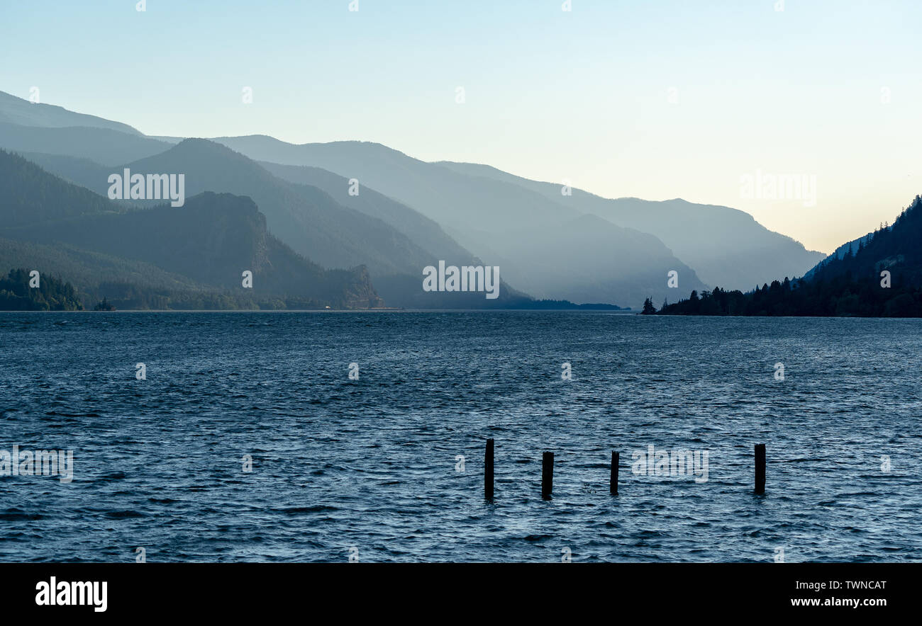 Rolling green hills of the Columbia River Gorge, Oregon/Washington, Pacific North West, Columbia River Valley, tourism destination for kite surfers Stock Photo