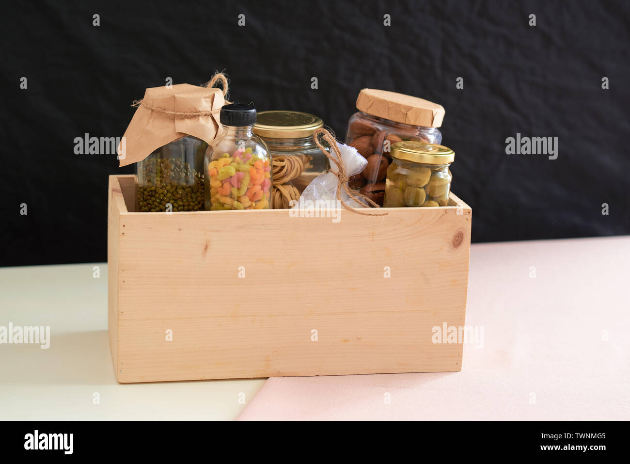 Food in food drive box hi-res stock photography and images - Alamy