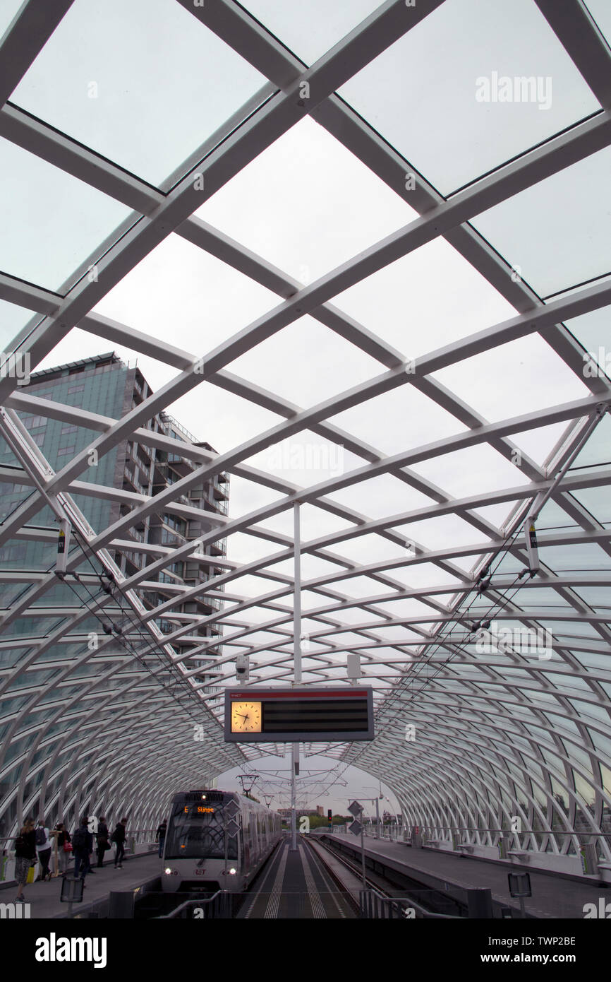 Den Haag Centraal railway station, metro platform for trains to Rotterdam,  the Hague, Netherlands Stock Photo - Alamy