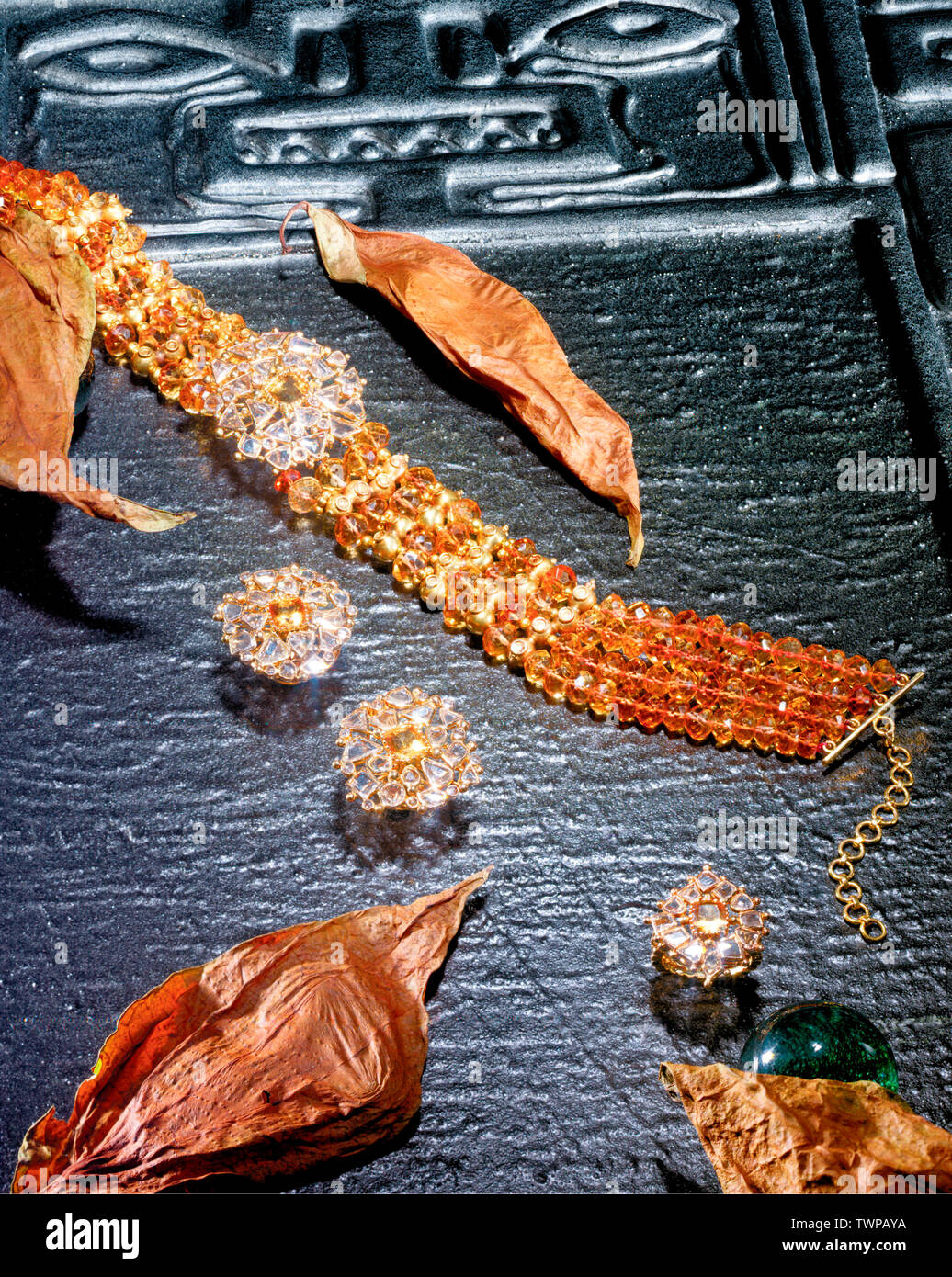 Uncut diamonds hi-res stock photography and images - Alamy