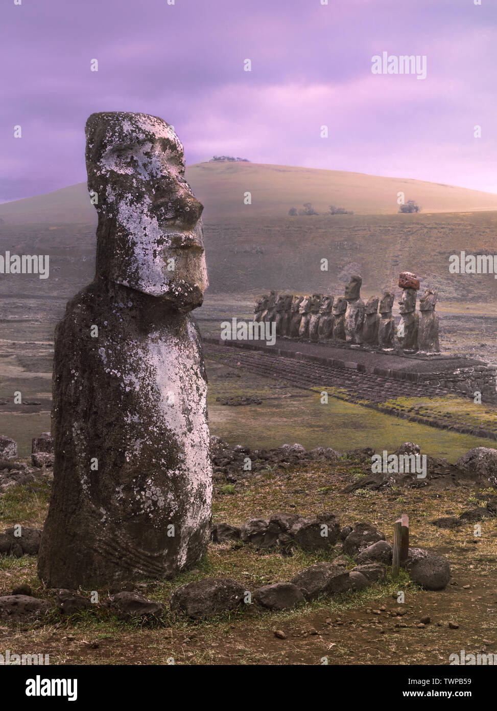 Gigantic stone statues hires stock photography and images Alamy