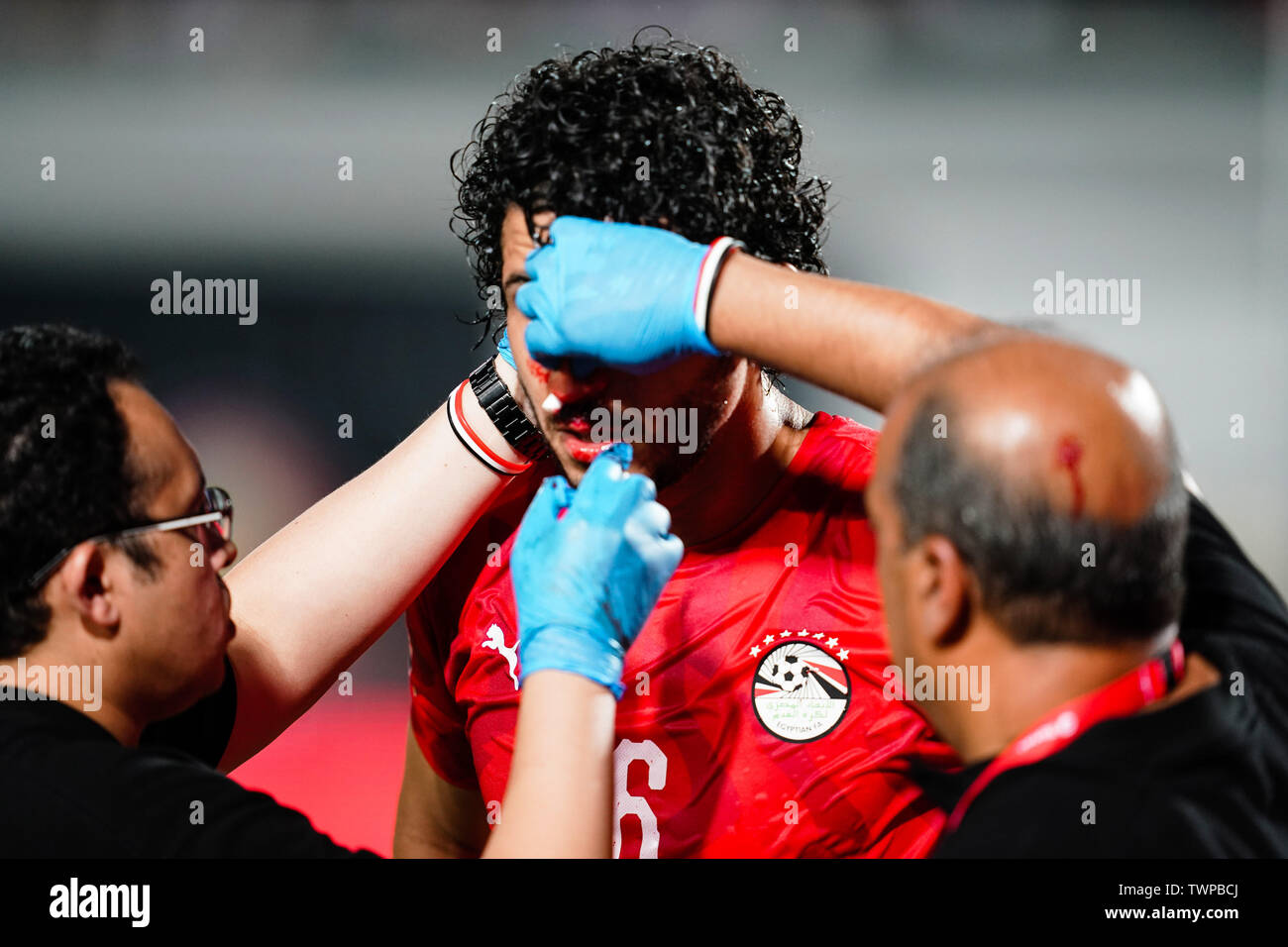 Cairo, Egypt.   21st June, 2019. Ahmed Elsayed Elsayed Ali Elsayed Hegazy of Egypt being treated by doctors during the African Cup of Nations match between Egypt and Zimbabwe at the Cairo International Stadium in  Ulrik Pedersen/CSM/Alamy Live News Stock Photo