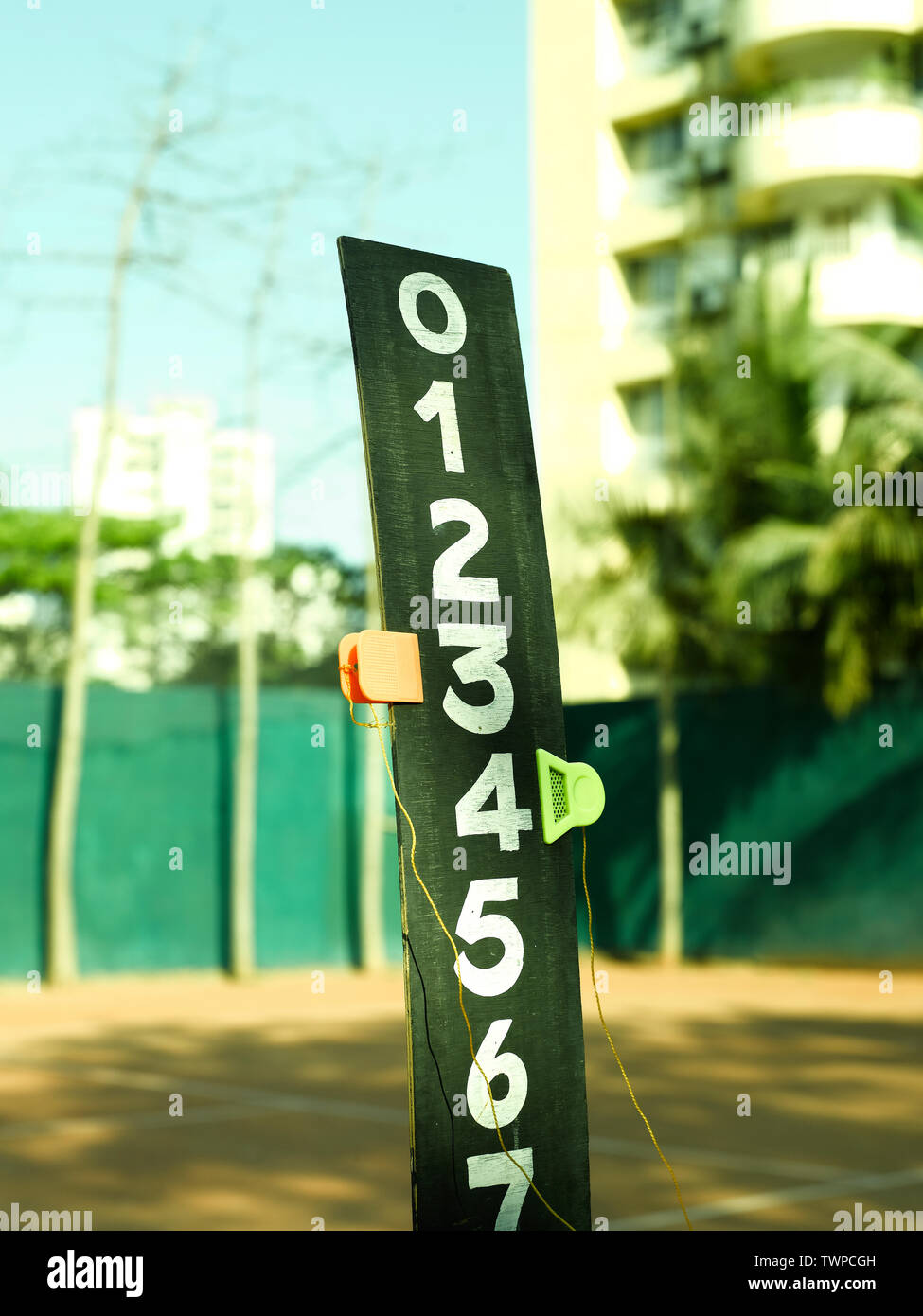 SCORE CARD ON A TENNIS COURT Stock Photo Alamy