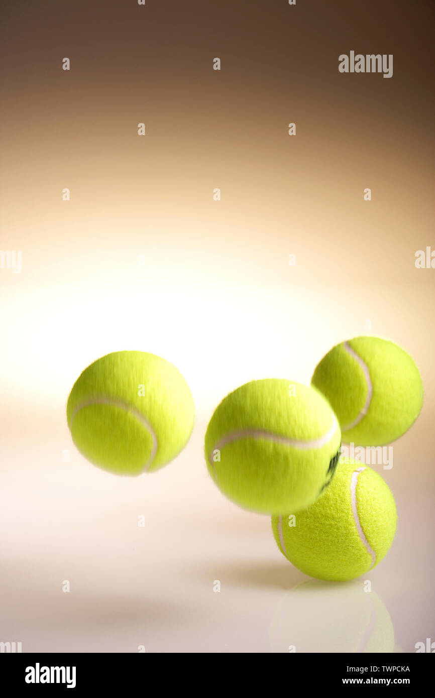 VDA1784 TENNIS BALLS BOUNCING IN AIR Stock Photo Alamy