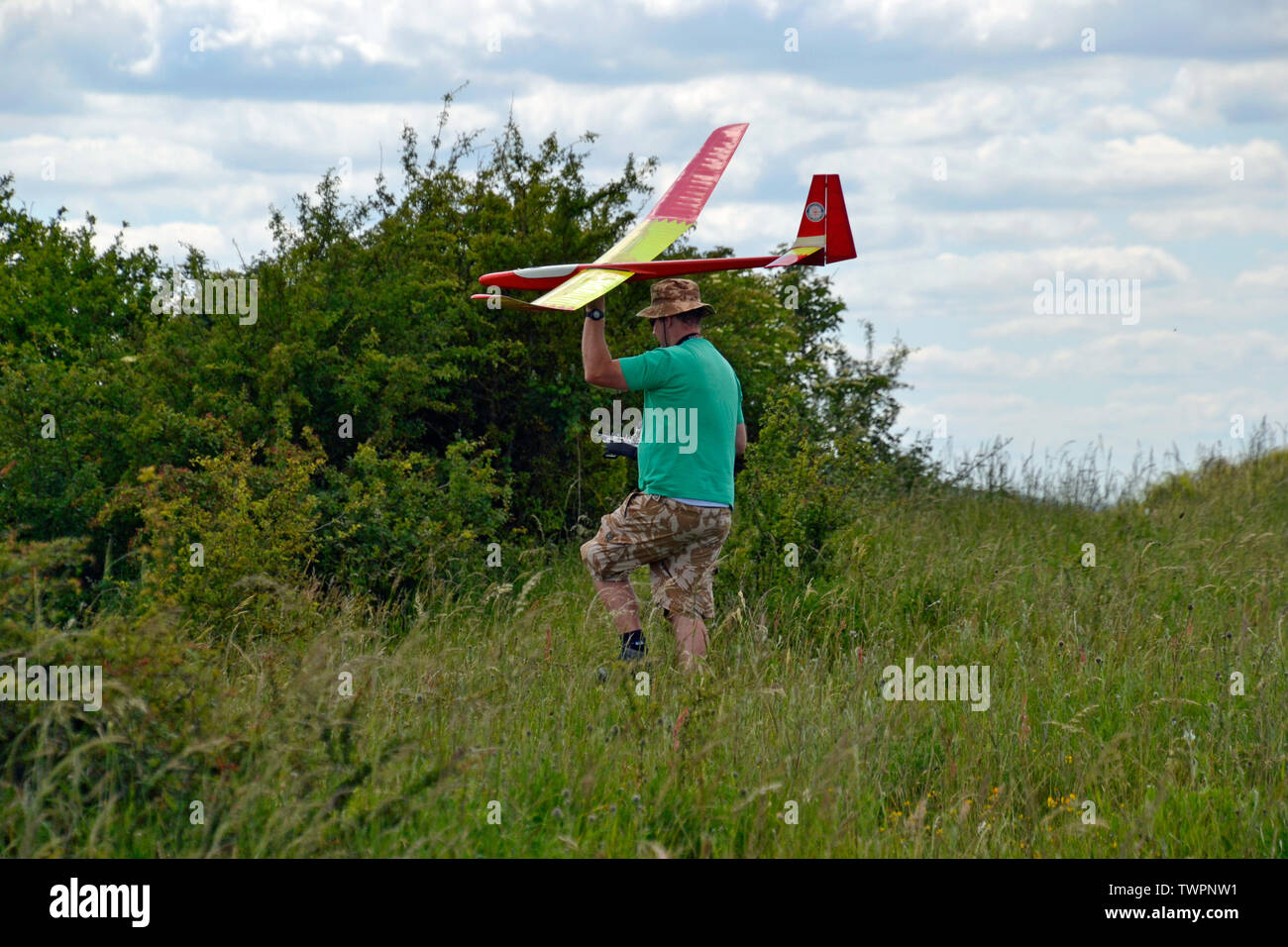 Man with a model aircraft glider at Ivinghoe Beacon, Ashridge Estate, Ivinghoe, Buckinghamshire, Chilterns, UK Stock Photo