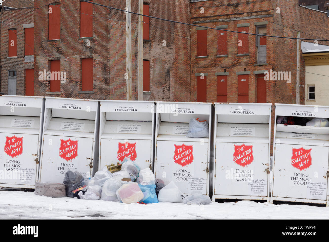Salvation army clothing usa hires stock photography and images Alamy