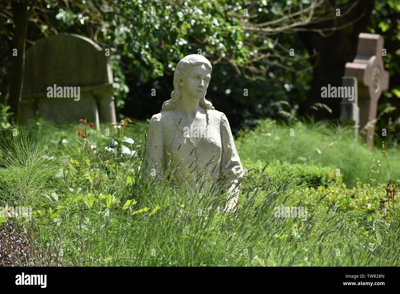 Grave Statue, Highgate Cemetery Stock Photo Alamy