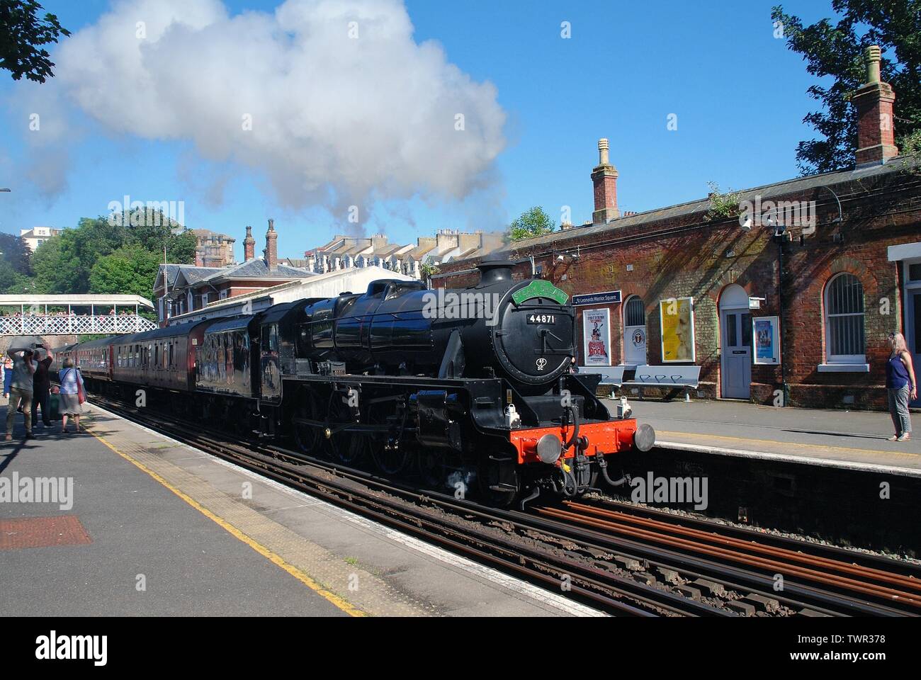 London Midland and Scottish Railway Class 5 locomotive, 44871, hauls an excursion train through St. Leonards Warrior Square station on June 22, 2019. Stock Photo