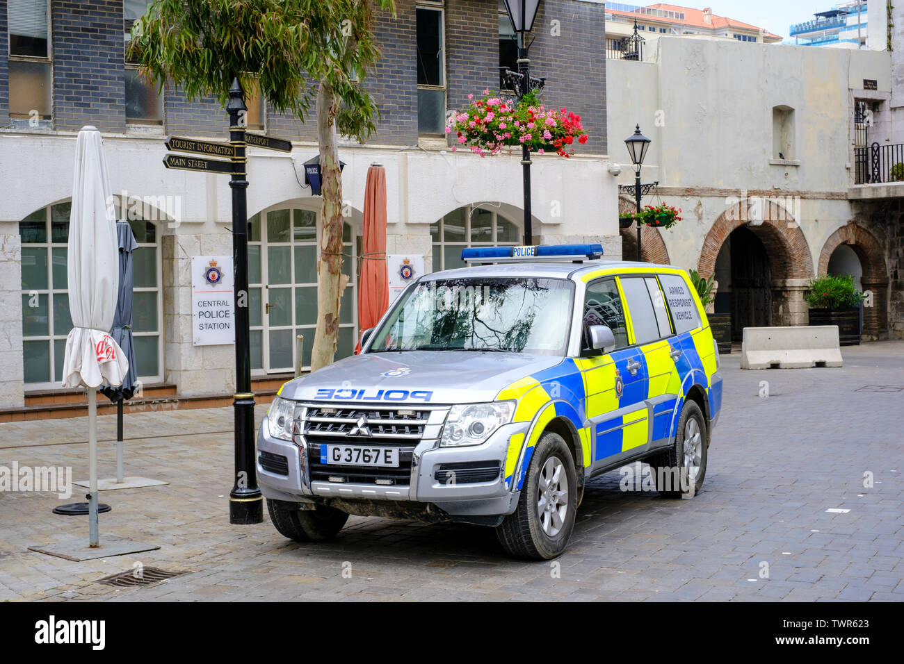 Royal Gibraltar Police, Central Police Station, Casemates Square in the centre of town with an armed police response vehicle parked outside Stock Photo