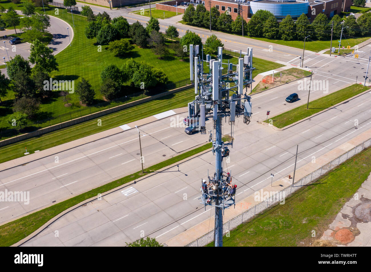 Cell tower city communications aerial hi-res stock photography and ...