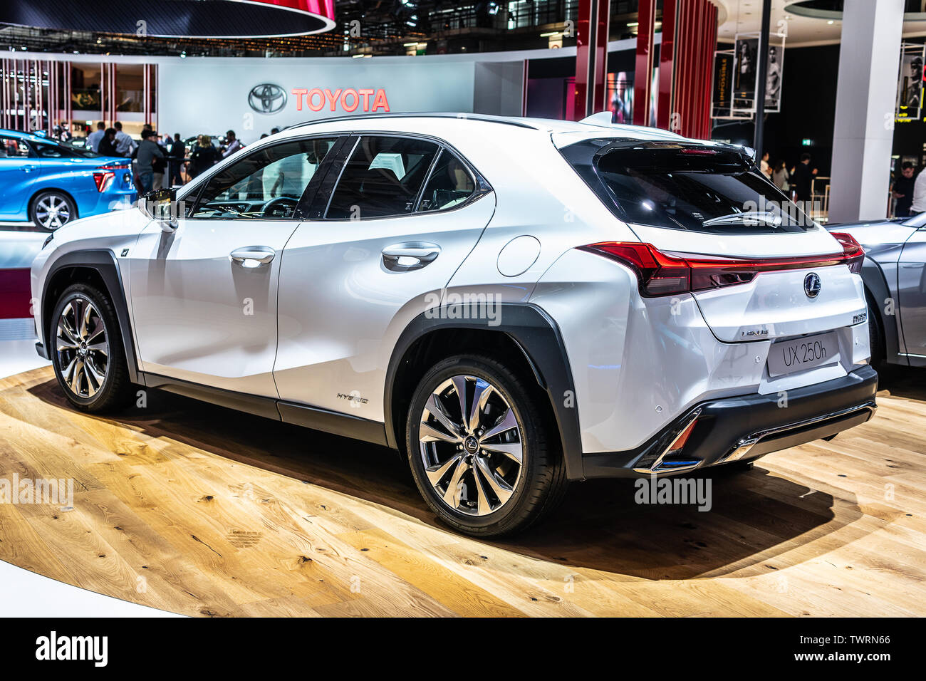 white lexus ux