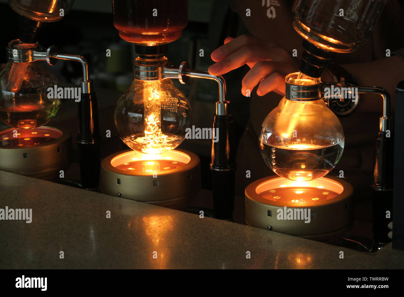 Barista Is Boil Water In Syphon Device For Alternative Brewing Coffee  Siphon Vacuum Pot For Mixing Coffee With Boiling Water Stock Photo -  Download Image Now - iStock