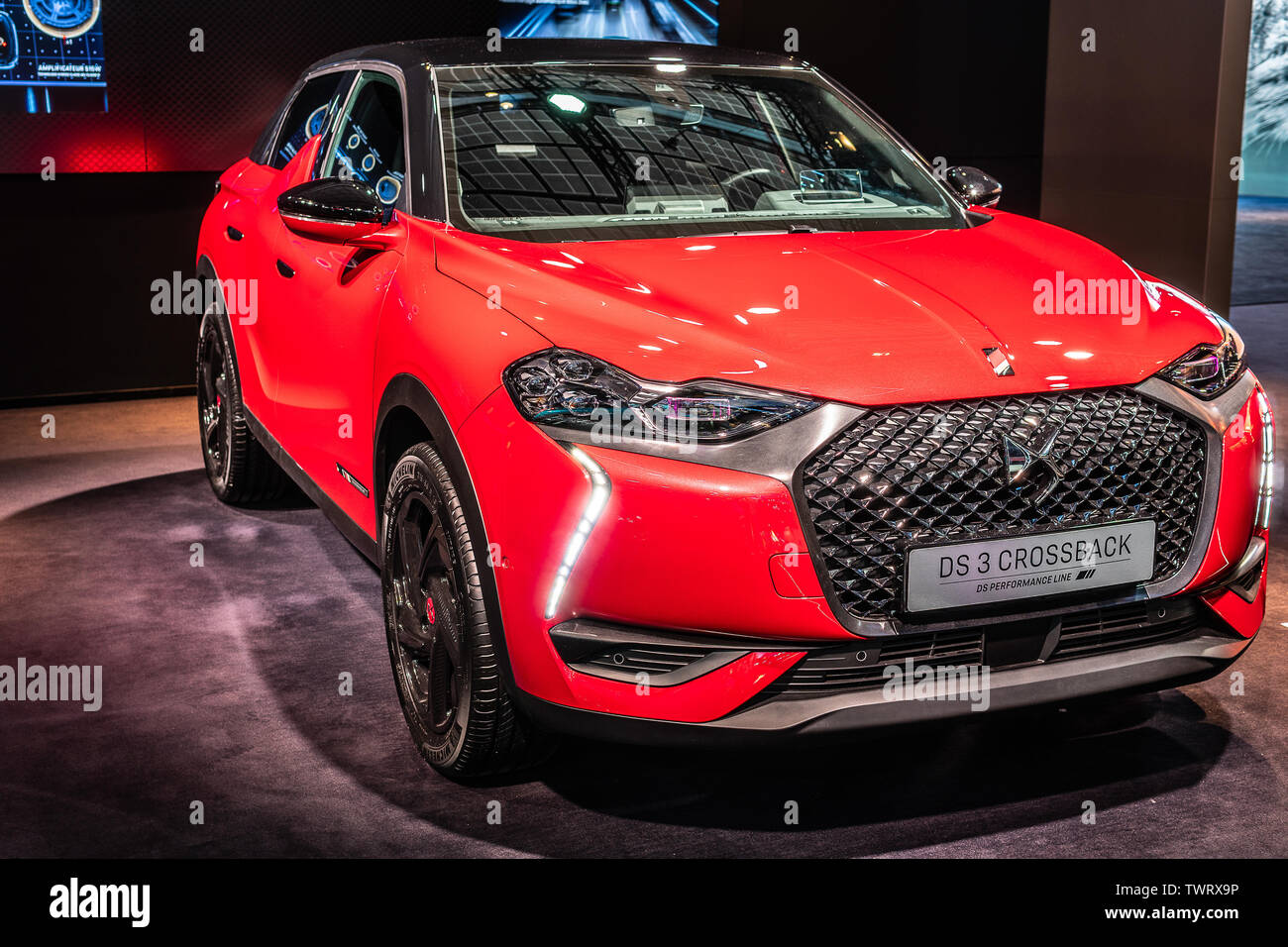 Paris, France, October 09, 2018 red Citroen DS 3 Crossback DS Performance  Line, Mondial Paris Motor Show, SUV car produced by French DS Automobiles Stock  Photo - Alamy