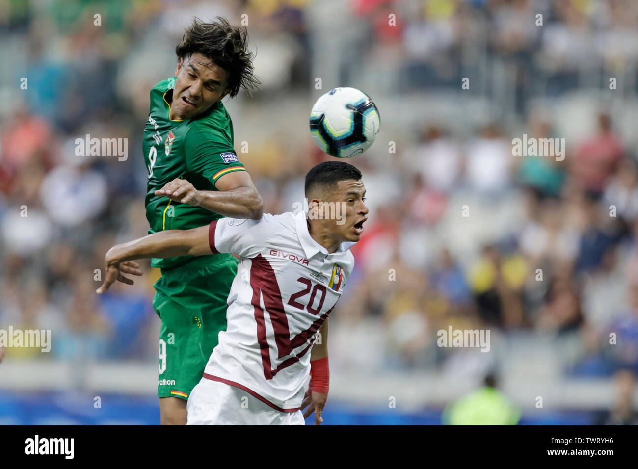 Belo Horizonte, Brazil. 22nd June, 2019. Marcelo Moreno of Bolivia (L) vies with Hernandez Pimentel of Venezuela during the Copa America 2019 soccer match between Venezuela and Bolivia at Mineirao Stadium in Belo Horizonte, Brazil, June 22, 2019. Credit: Lucio Tavora/Xinhua/Alamy Live News Stock Photo