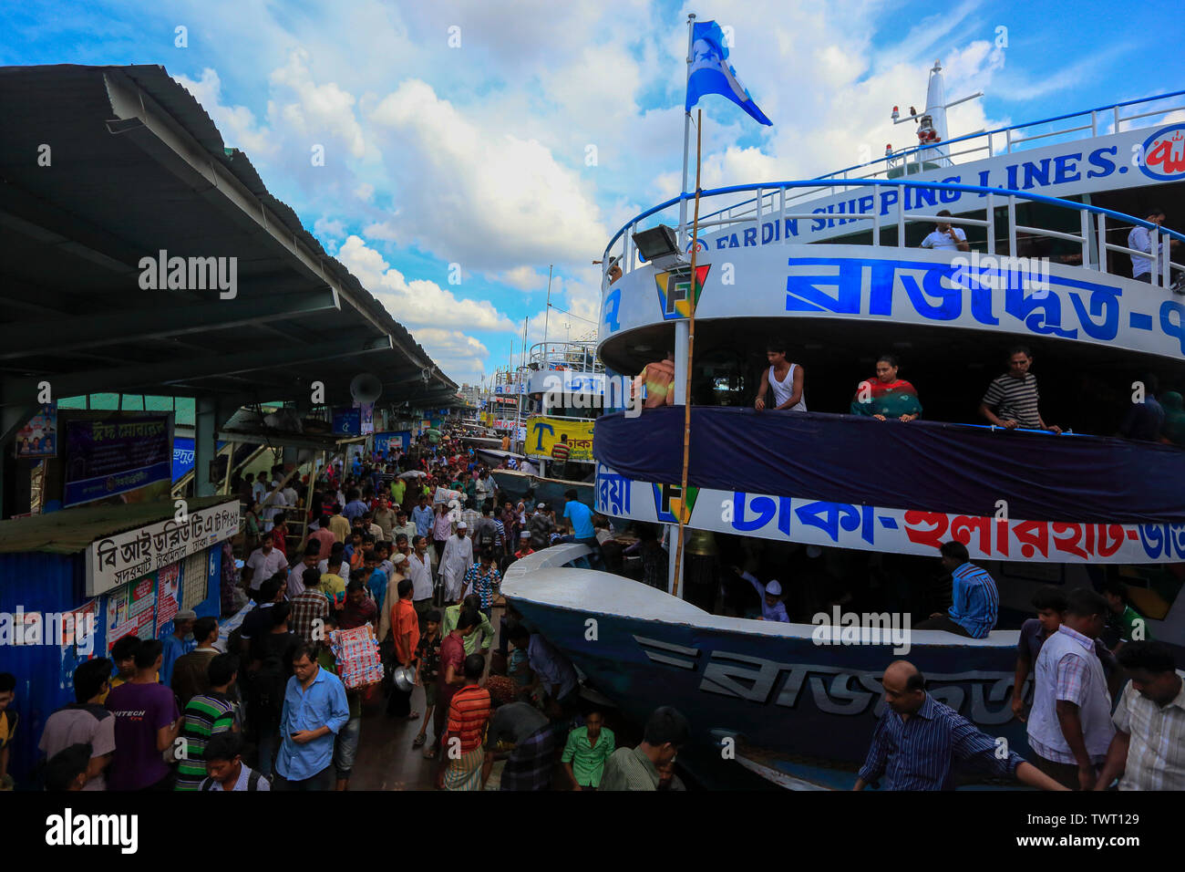 Sadarghat launch terminal in Dhaka flooded with homebound people ahead of Eid-ul-Fitr festival. Dhaka, Bangladesh. Stock Photo