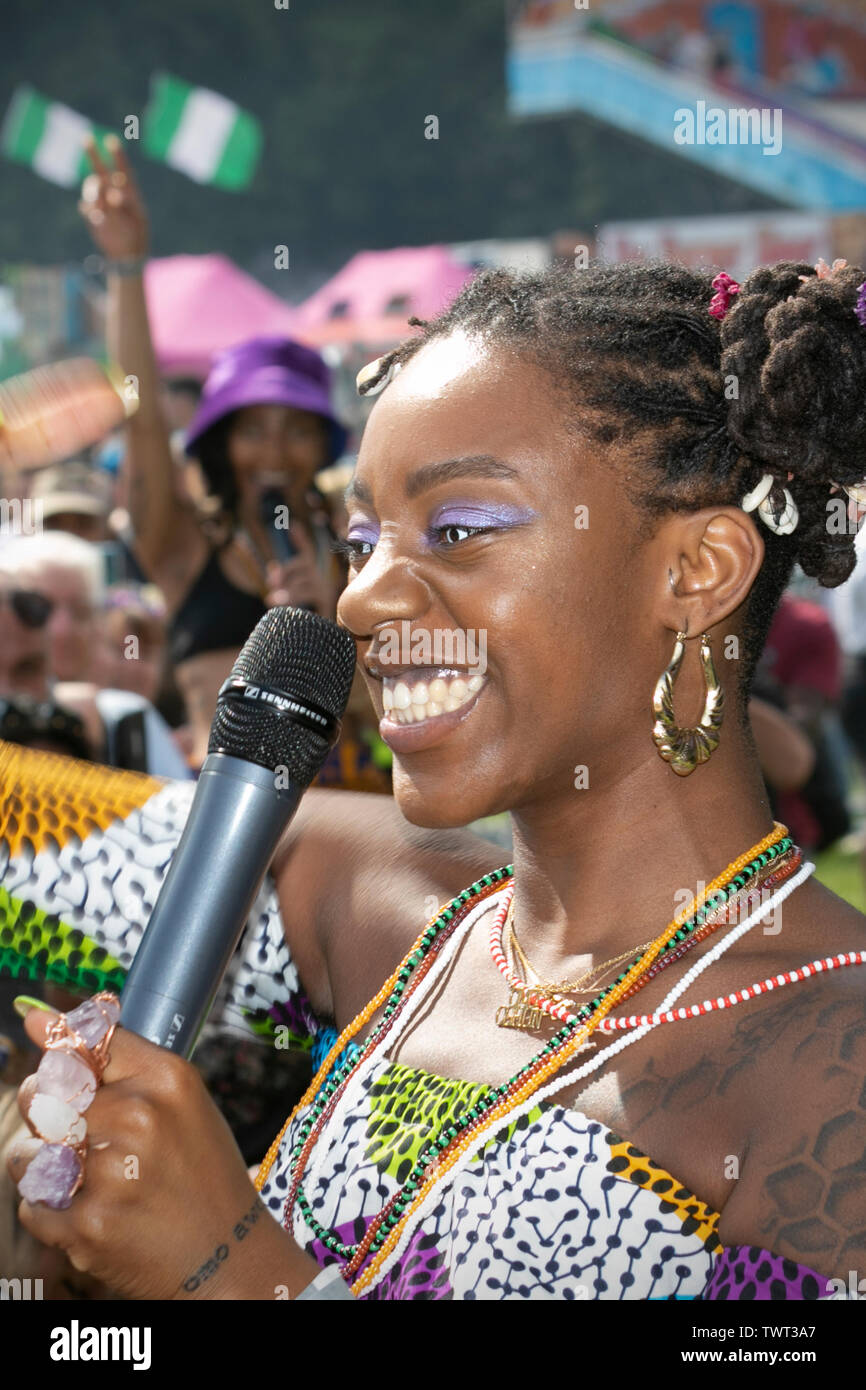 Sefton Park, Liverpool, UK. 22nd June 2019. UK Entertainment; 22nd June 2019. Oshun, The New York R&B duo is made up of singers Niambi Sala and Thandiwe, who go by Niambi and Thandi.  a hip-hop and soul duo from Washington, whose music is described as the 'sonic manifestation of Afro futurism, entertain the crowds in Sefton Park at the Liverpool Africa Oye event. Credit; MediaWorldImages/AlamyLiveNews. Stock Photo