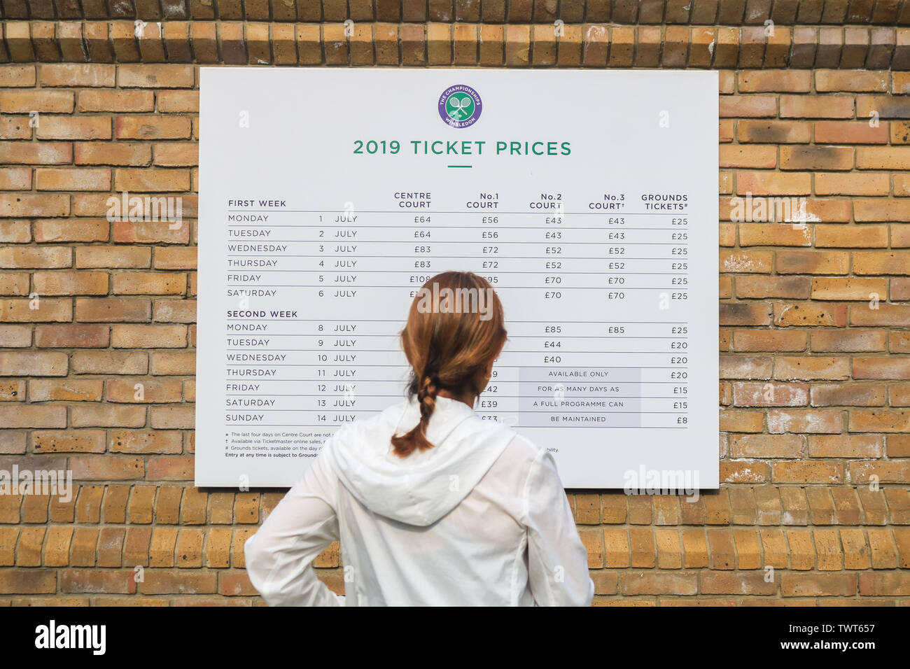 Wimbledon ticket prices hi-res stock photography and images - Alamy