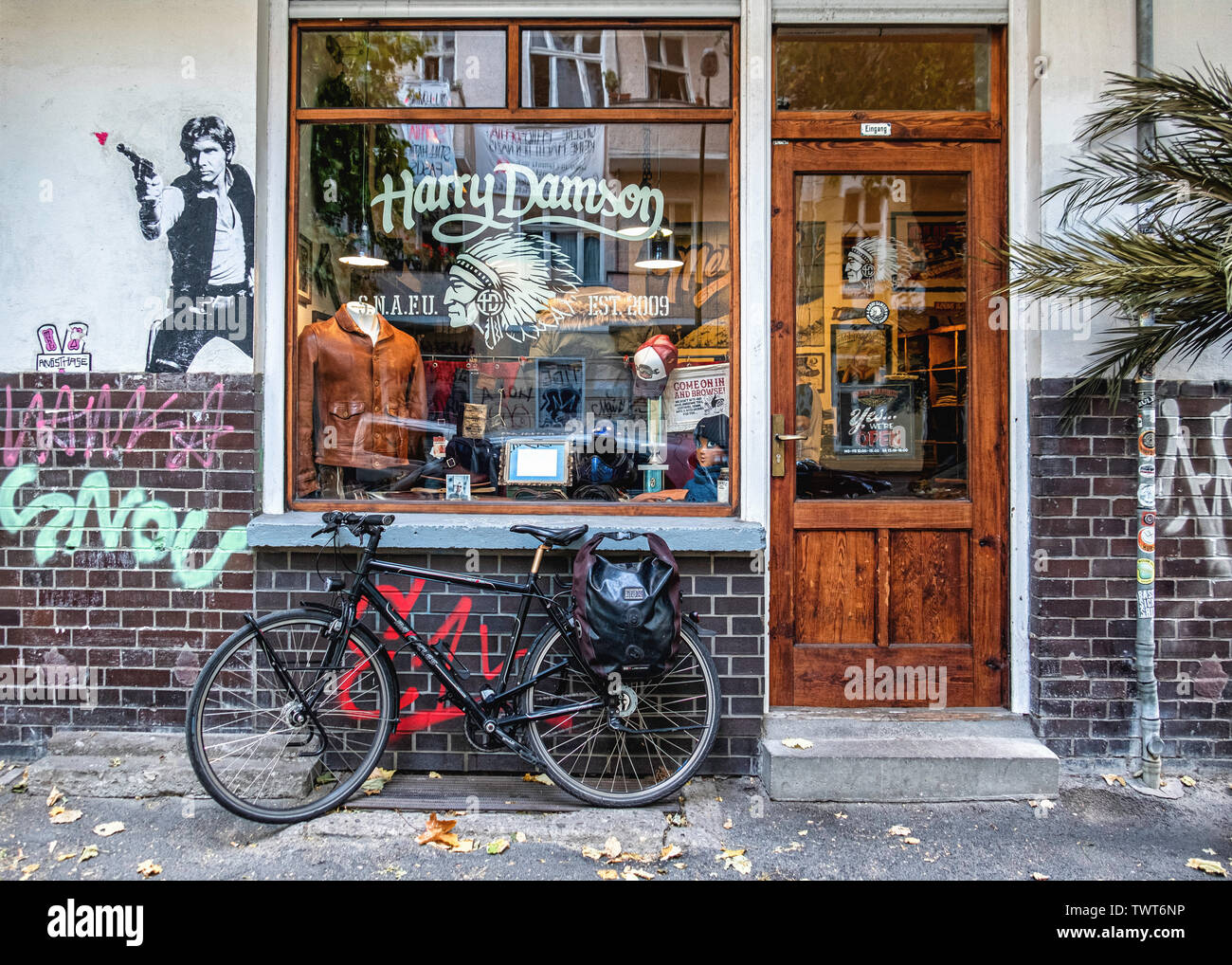 Harry Damson Speed sells products relating to car and motor cycle history in Friedrichshain-Berlin Stock Photo