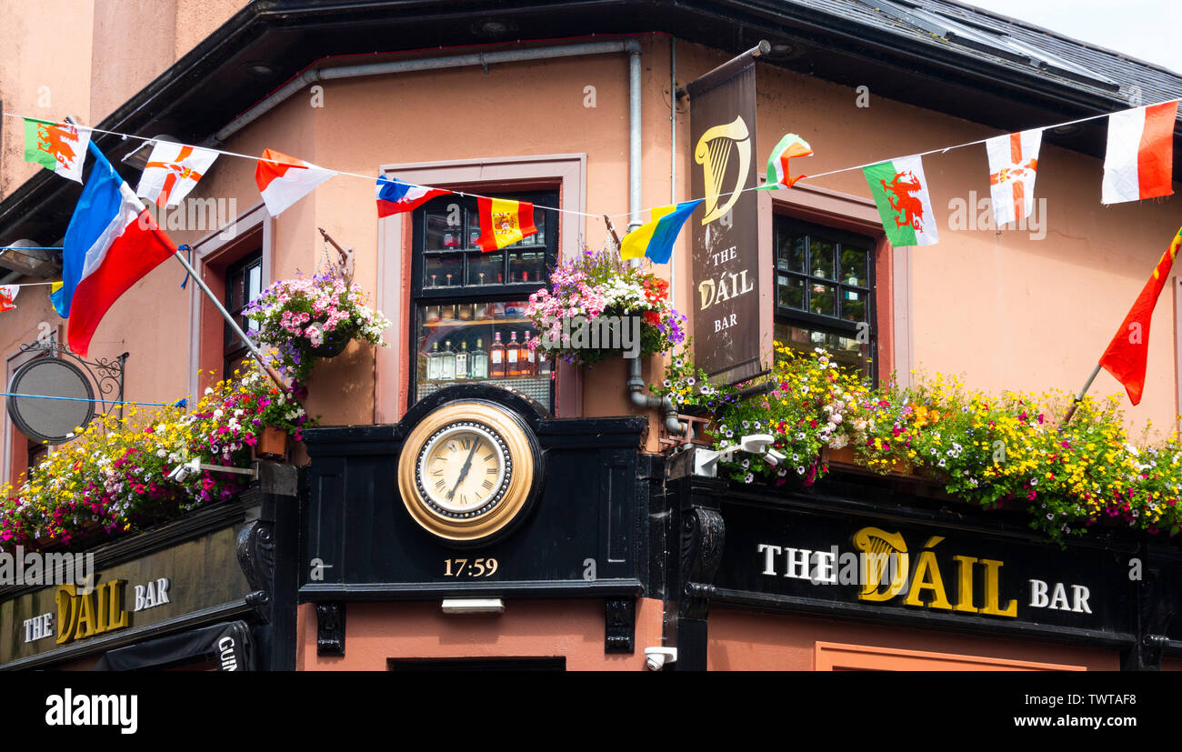The Dail Bar in Galway City Stock Photo Alamy