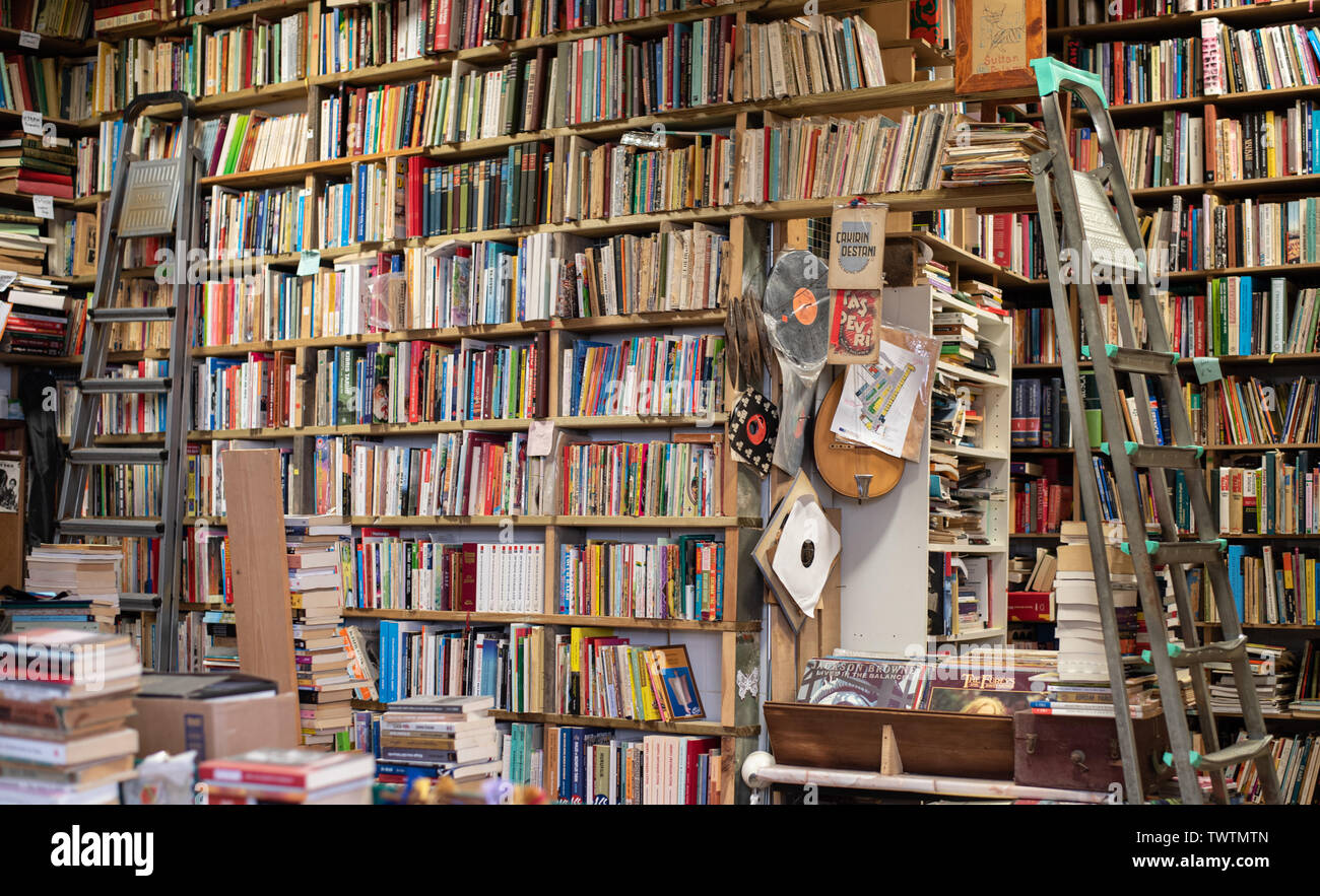 Bookstore collection hi-res stock photography and images - Alamy
