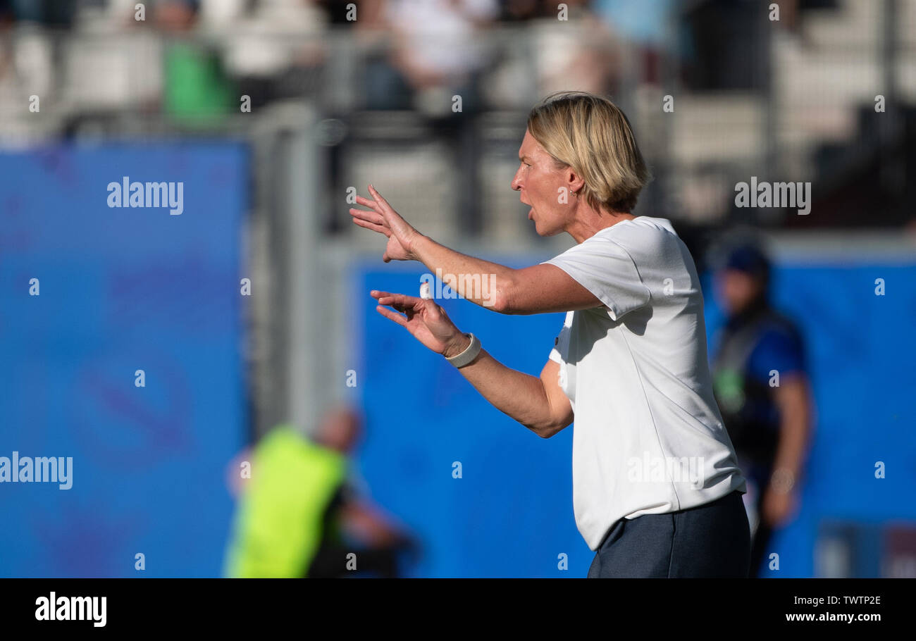 Grenoble, France. 22nd June, 2019. Football, women: WM, Germany - Nigeria  final round, round of sixteen, Stades des Alpes: Martina Voss-Tecklenburg,  coach of the German women's national team, gesticulated on the sidelines.