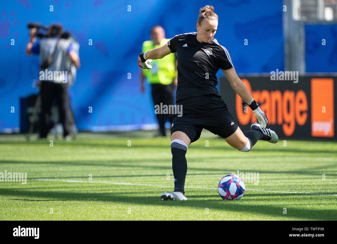 Grenoble, France. 22nd June, 2019. Football, women: WM, Germany - Nigeria final round, round of sixteen, Stades des Alpes: Germany's goalkeeper Almuth Schult plays a ball during the warm-up. Photo: Sebastian Gollnow/dpa Stock Photo
