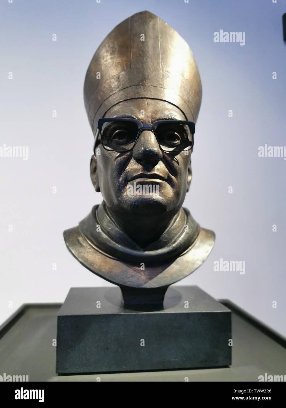 Bust of Archbishop Oscar Romero, Liverpool Metropolitan Cathedral Stock Photo