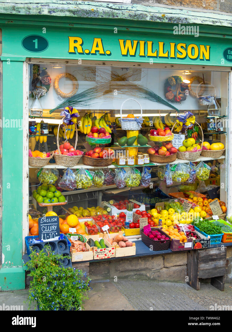 Small fruit flower shop founded hi-res stock photography and images - Alamy