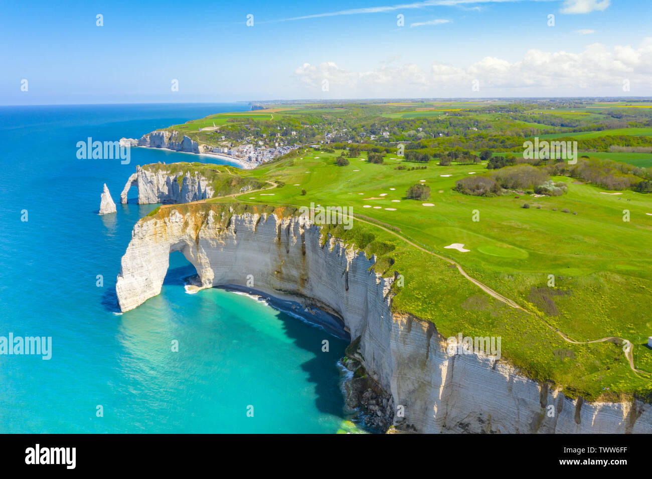 Picturesque panoramic landscape on the cliffs of Etretat. Natural amazing  cliffs. Etretat, Normandy, France, La Manche or English Channel. France  Stock Photo - Alamy