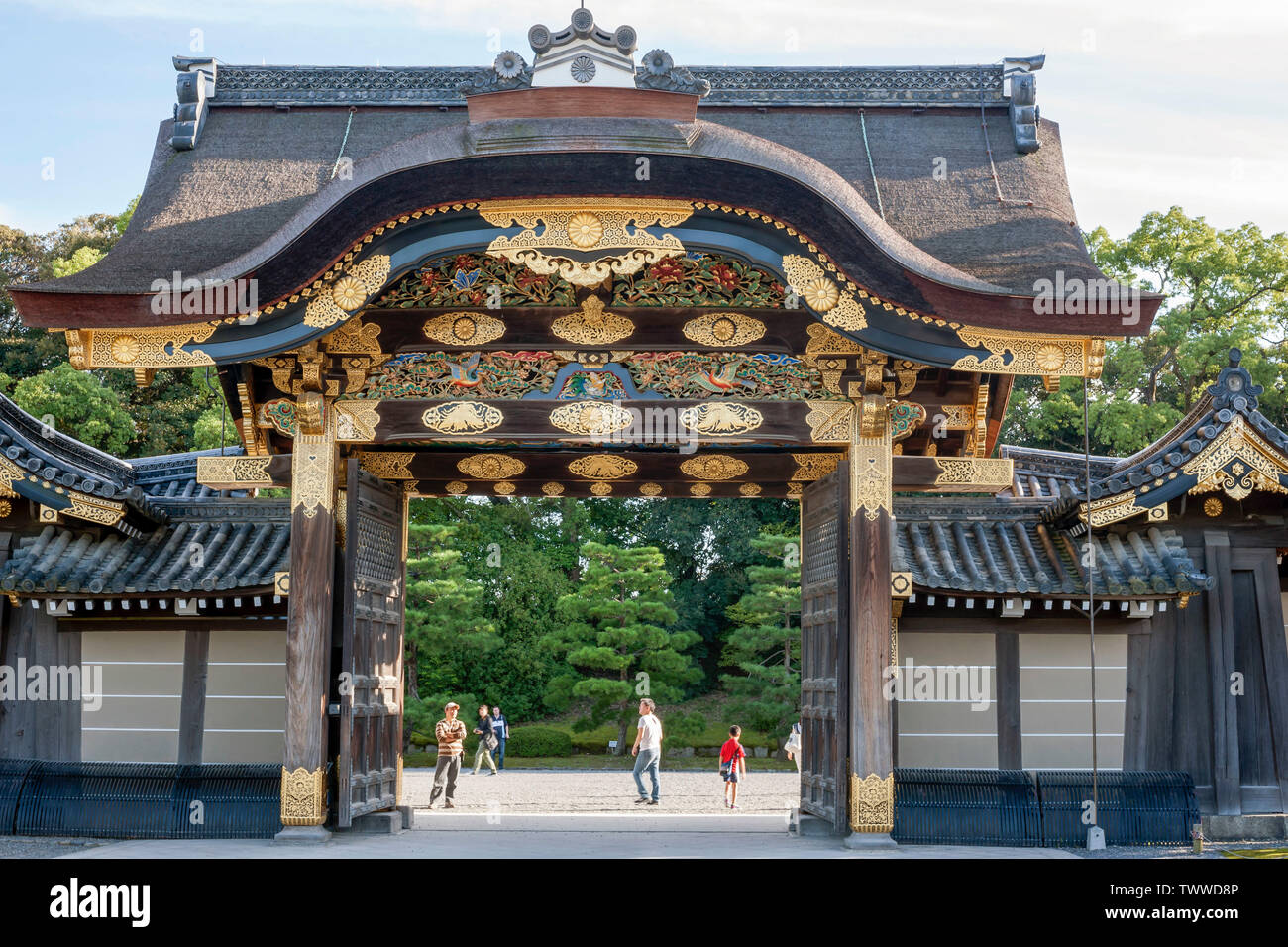 The Karamon main gate to the  Ninomaru Palace grounds, part of the  Nijo castle complex, with visitors strolling within,  Kyoto, Japan Stock Photo