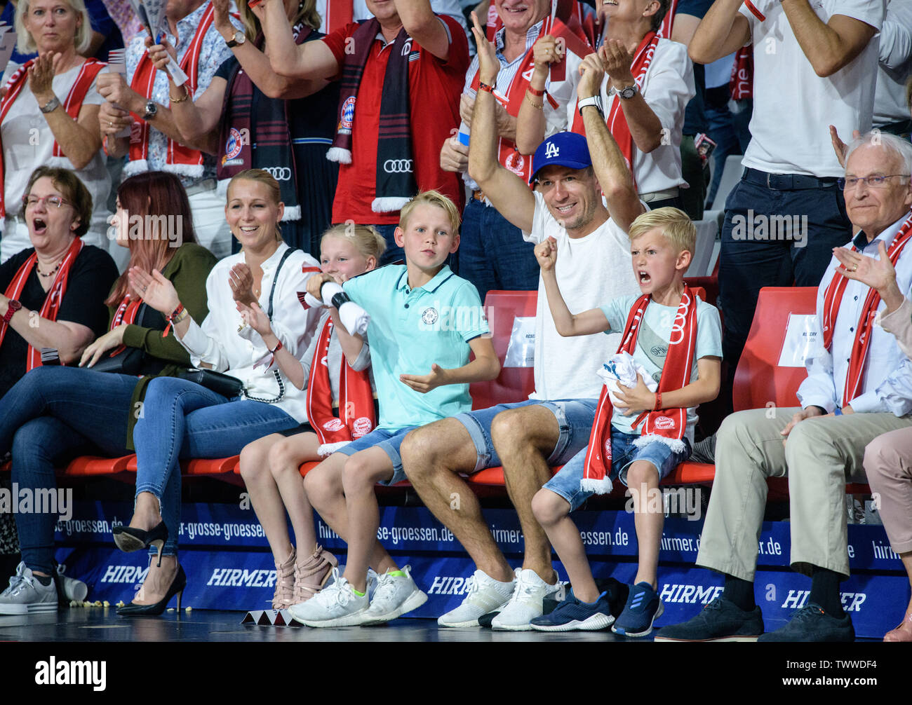 Munich, Germany. 23rd June, 2019. Basketball: Bundesliga, FC Bayern Munich - ALBA Berlin, championship round, final, 3rd matchday in the Audi Dome. Arjen Robben, former player of FC Bayern Munich (3rd from right), cheers with his wife Bernadien Eillert (l) and their children Kai (2nd from right), Luka (M) and Lynn about a Bavarian goal. On the right is Edmund Stoiber, former CSU chairman. Credit: Matthias Balk/dpa/Alamy Live News Stock Photo