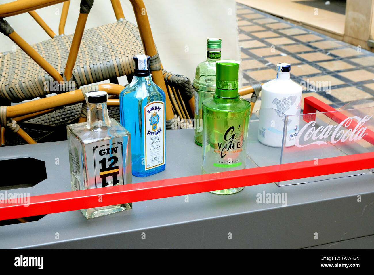 Top of a serving cart with bottles of assorted European gin: Tanqueray, Bombay Sapphire, G'vine, Nordes, and Gin 12/11. Stock Photo