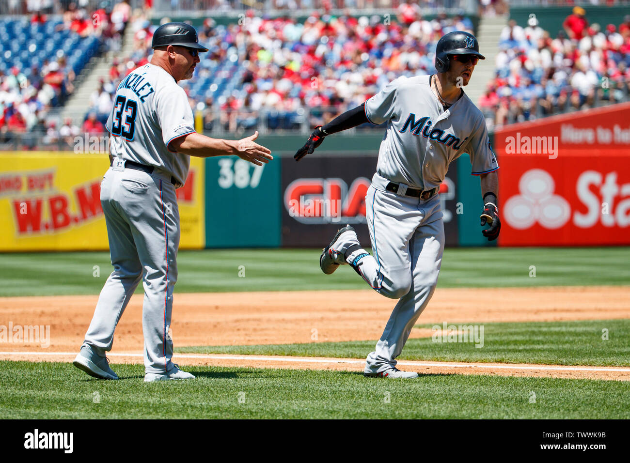 Gonzalez, Prado lead Braves over Marlins 4-1