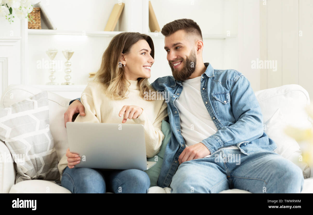 Couple relaxing thirties hi-res stock photography and images - Alamy